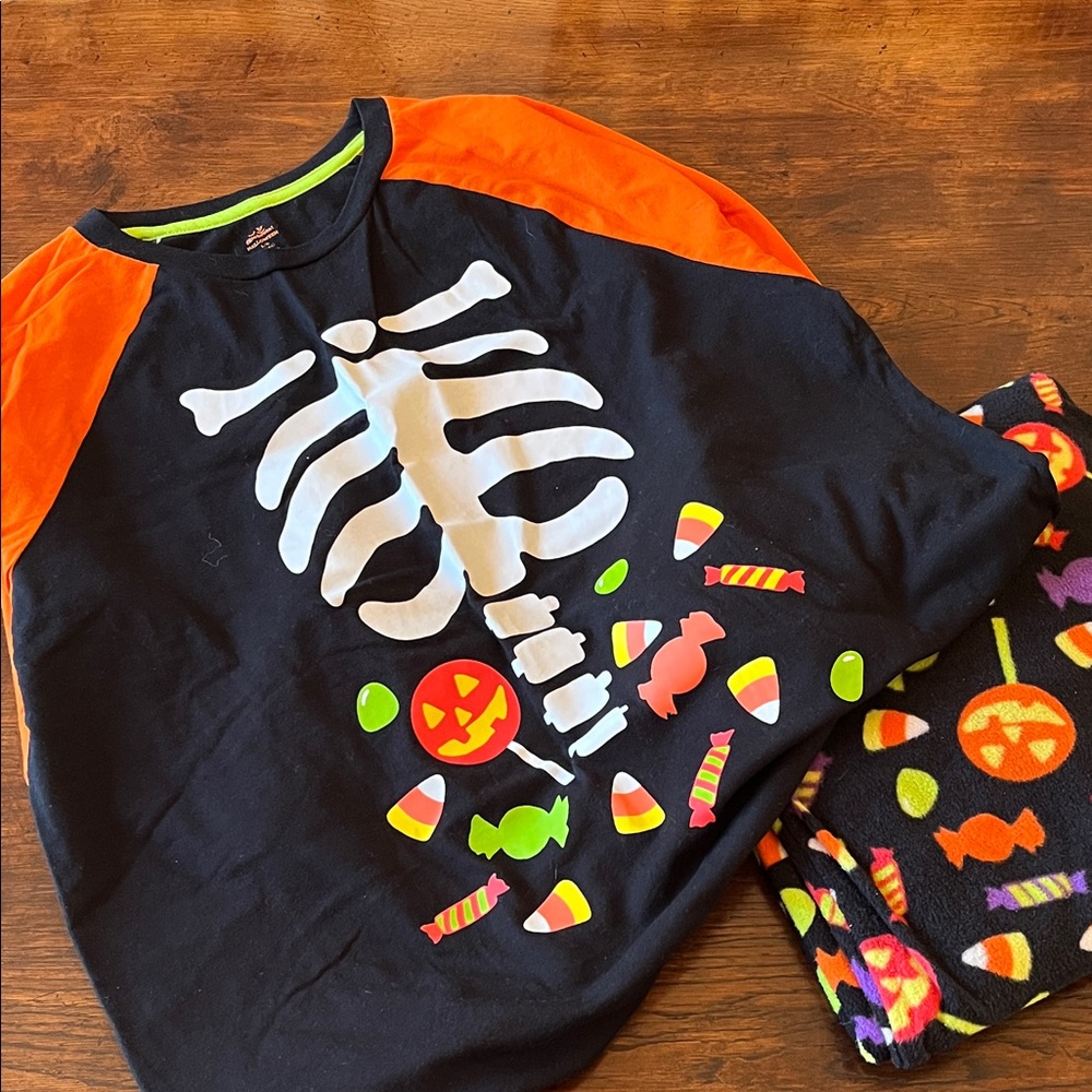 Halloween pajamas, large.